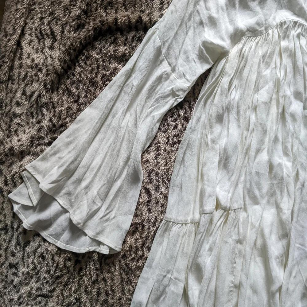 70s inspired bell sleeve dress - Picture 5 of 6